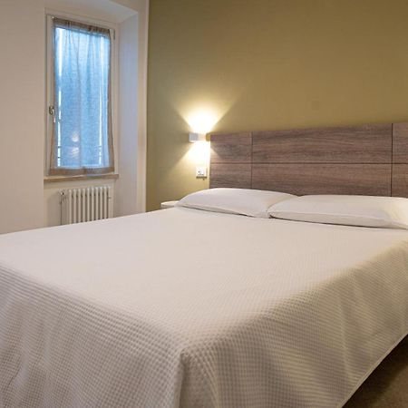 Fiori Sull'Acqua Apartments 페스키에라델가르다 외부 사진