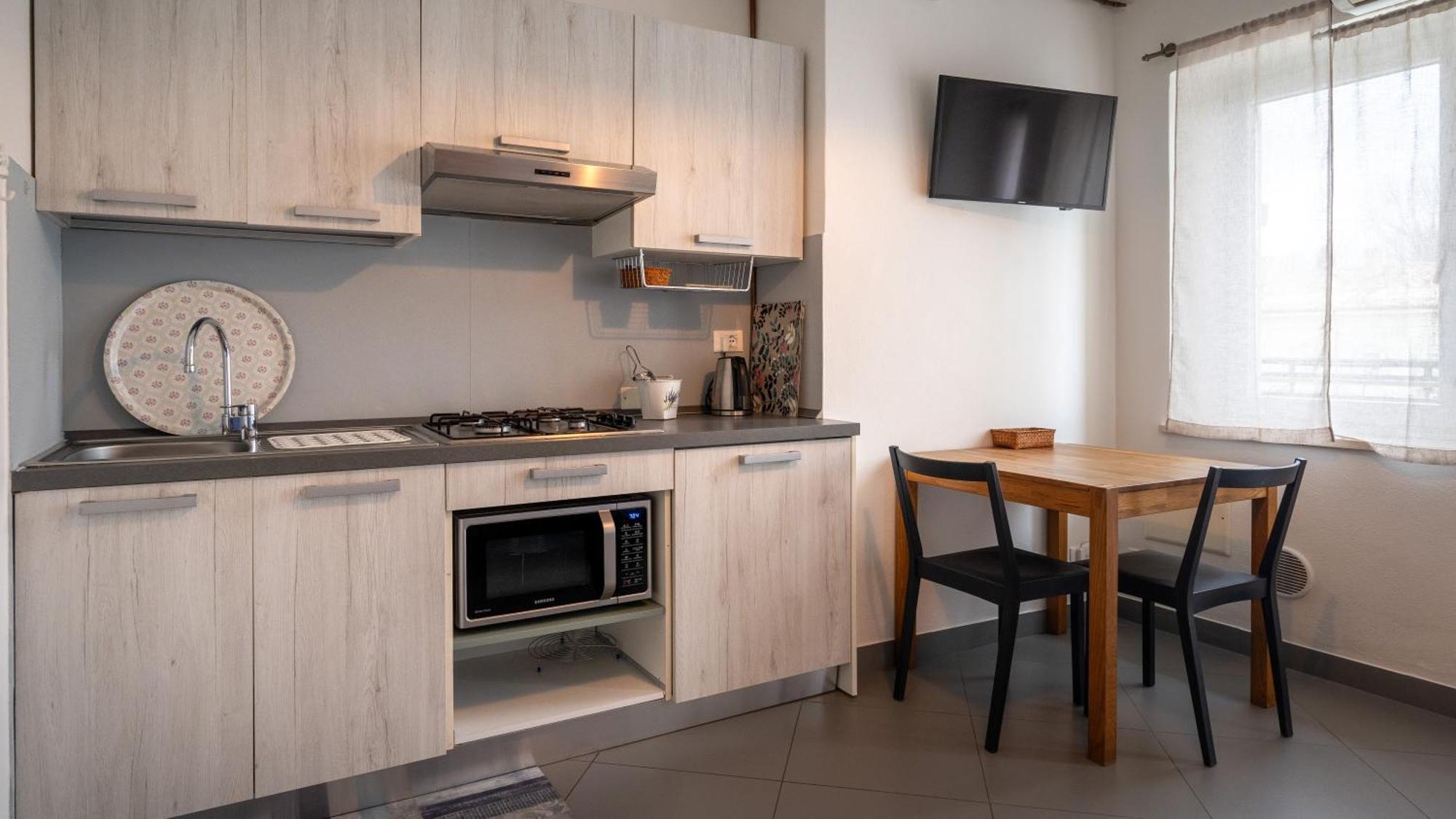 Fiori Sull'Acqua Apartments 페스키에라델가르다 외부 사진