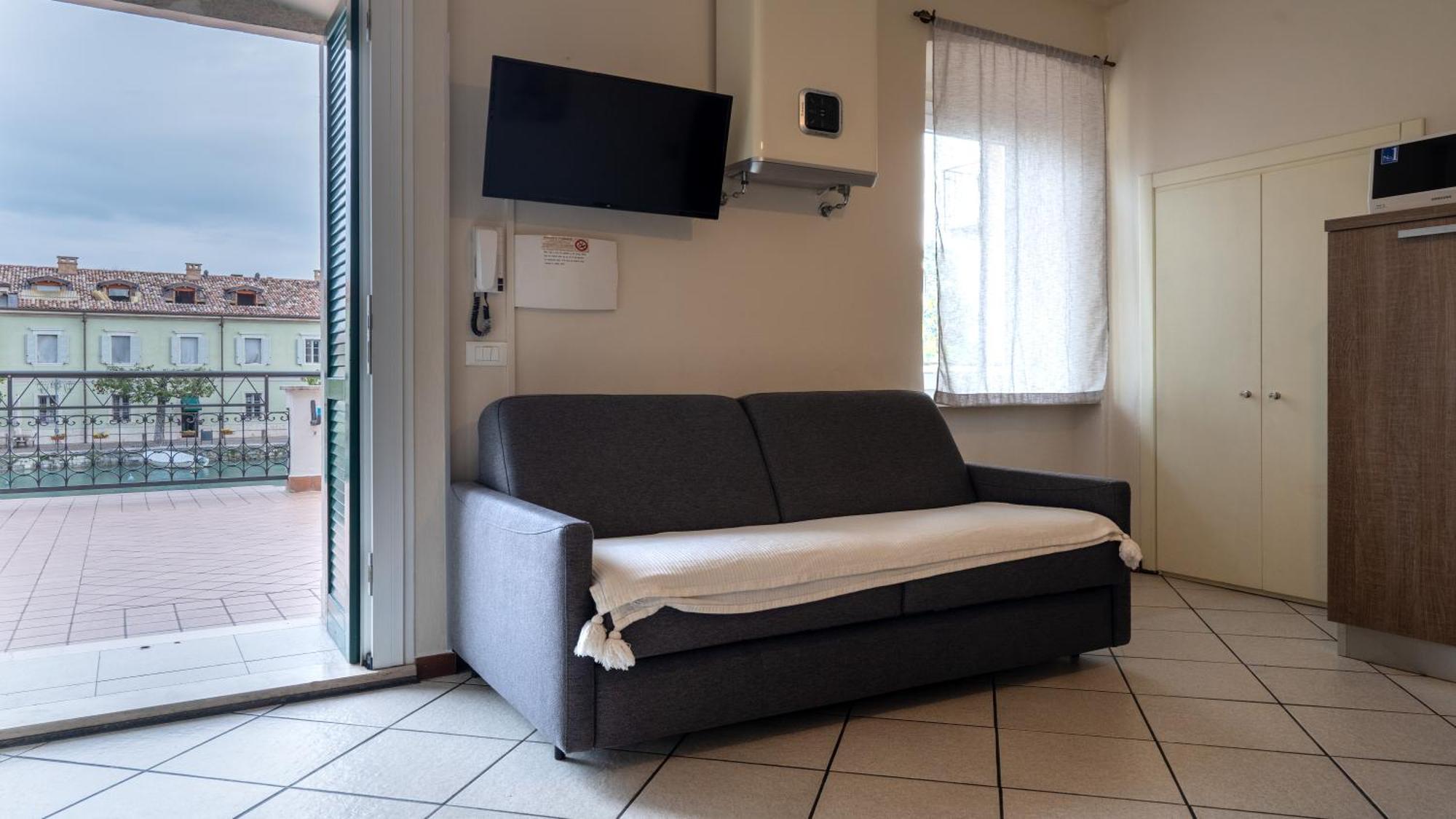 Fiori Sull'Acqua Apartments 페스키에라델가르다 외부 사진