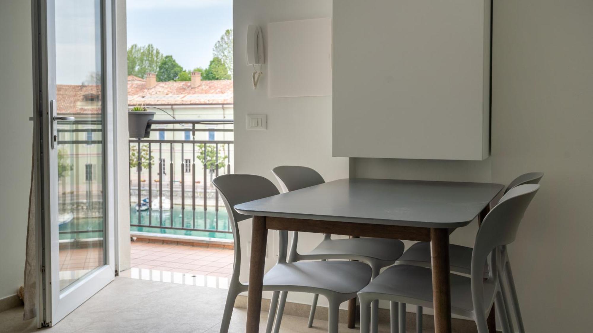 Fiori Sull'Acqua Apartments 페스키에라델가르다 외부 사진