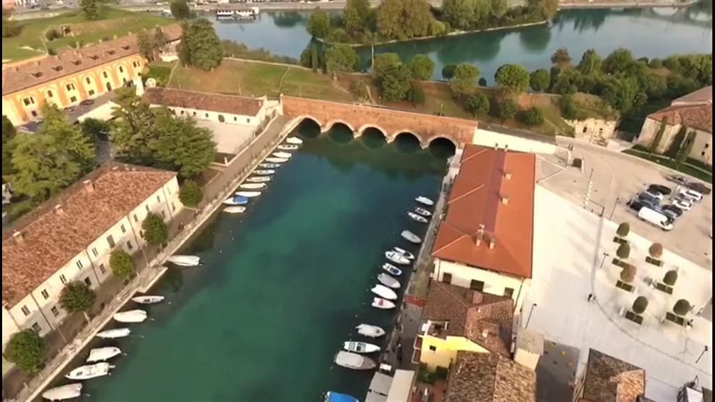 Fiori Sull'Acqua Apartments 페스키에라델가르다 외부 사진