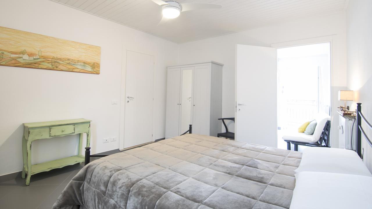 Fiori Sull'Acqua Apartments 페스키에라델가르다 외부 사진