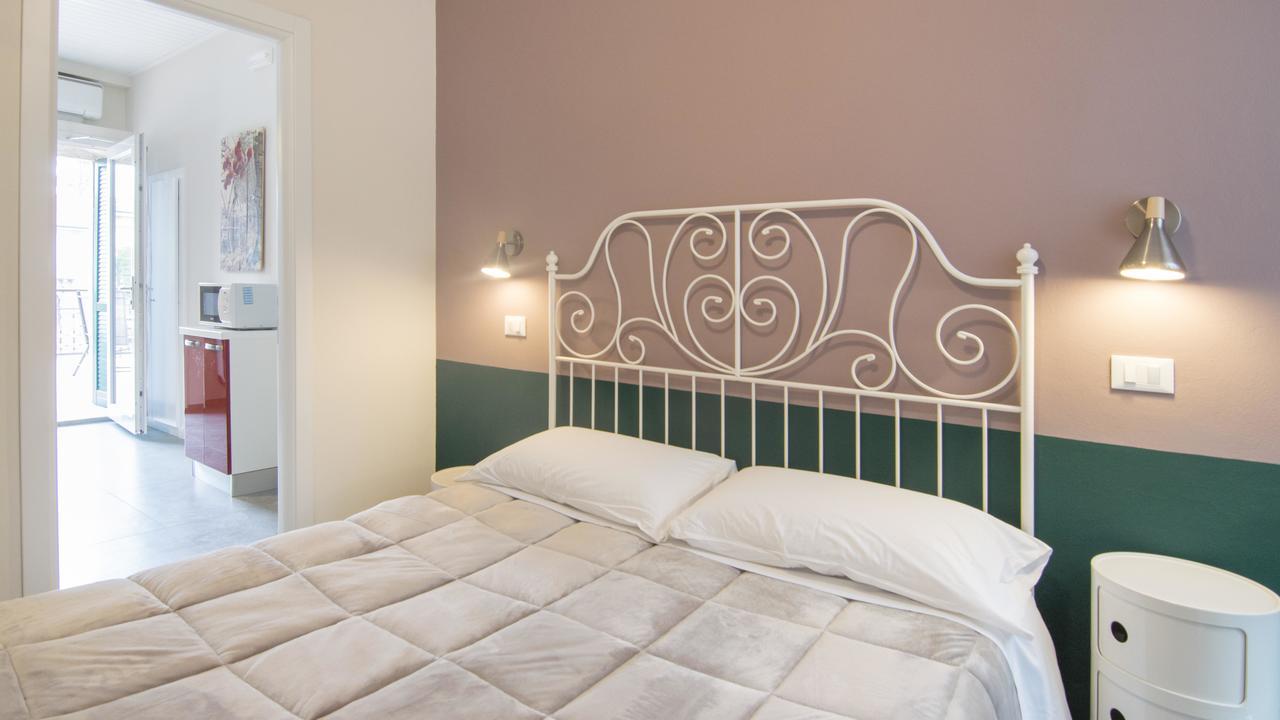 Fiori Sull'Acqua Apartments 페스키에라델가르다 외부 사진