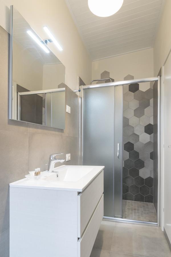 Fiori Sull'Acqua Apartments 페스키에라델가르다 외부 사진