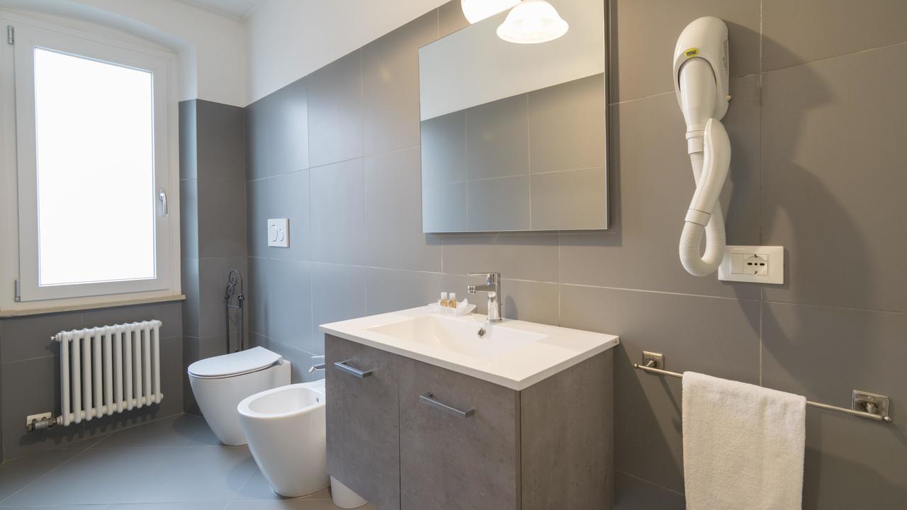 Fiori Sull'Acqua Apartments 페스키에라델가르다 외부 사진