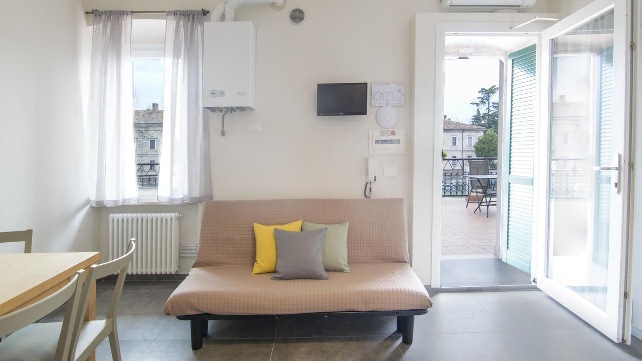 Fiori Sull'Acqua Apartments 페스키에라델가르다 외부 사진