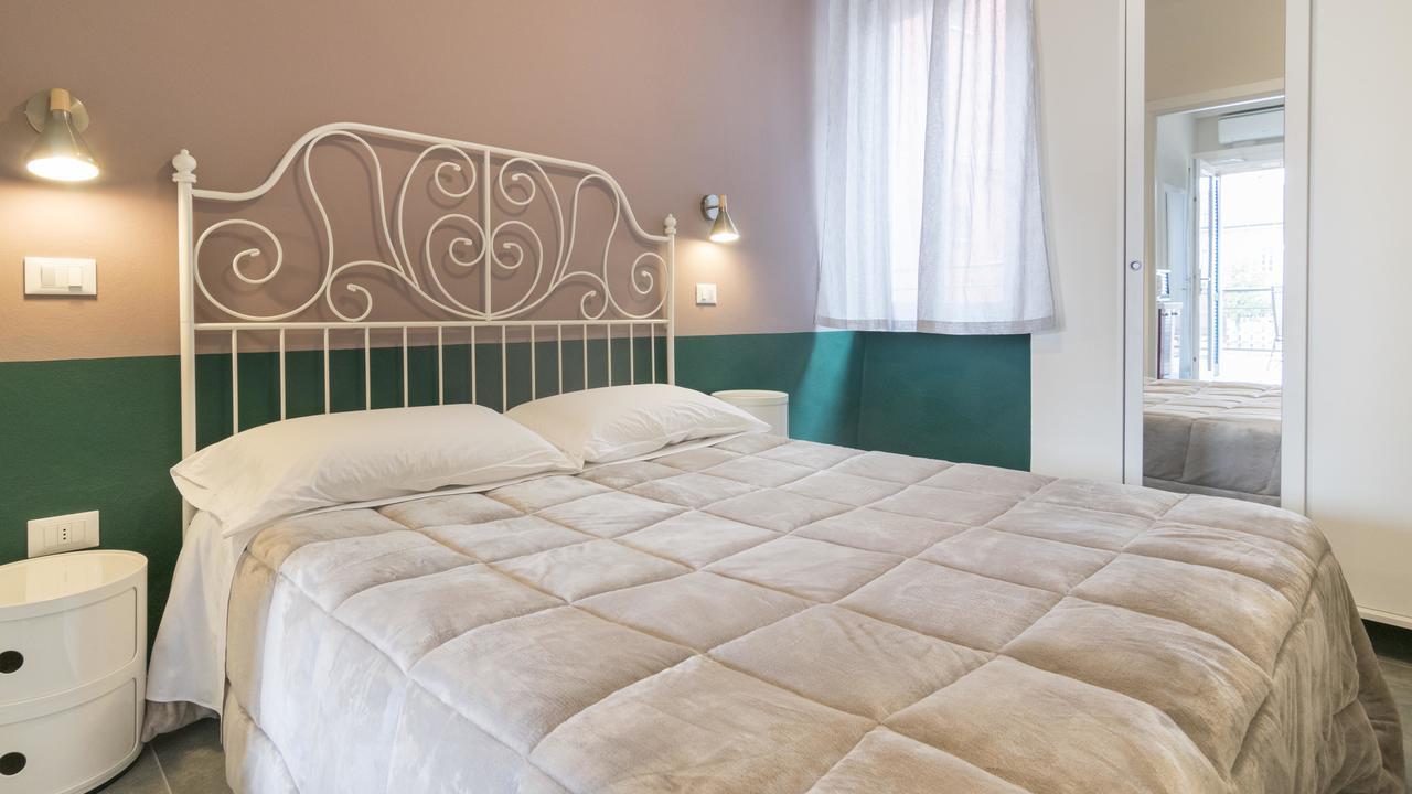 Fiori Sull'Acqua Apartments 페스키에라델가르다 외부 사진
