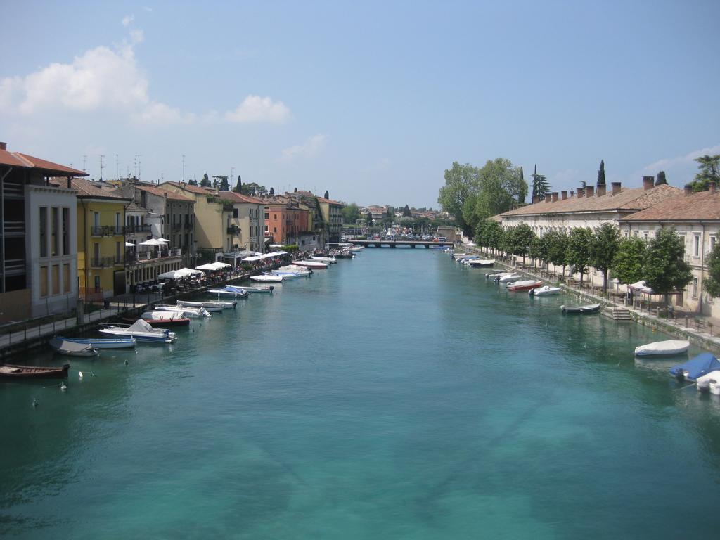 Fiori Sull'Acqua Apartments 페스키에라델가르다 외부 사진